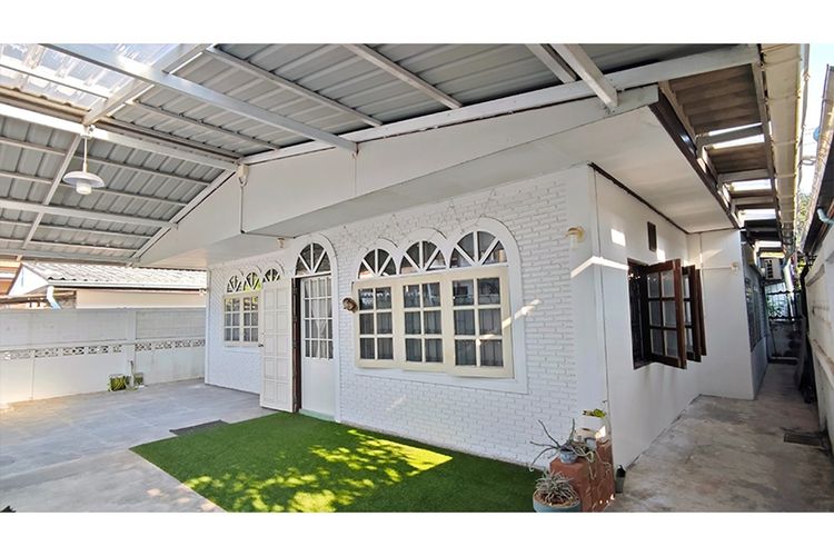 บ้านเดี่ยว ซ.พหลฯ 48  ใกล้ถนน พหลฯ-รามอินทรา-เทพรักษ์  ใกล้ รถไฟฟ้าสีเขียว สถานีสายหยุด สีชมพู สถานีลาดปลาเค้า