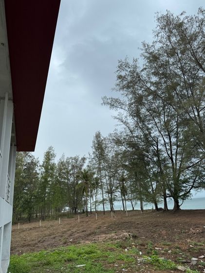 ขายบ้านพร้อมที่ดินติดทะเล หาดบ้านกรูด