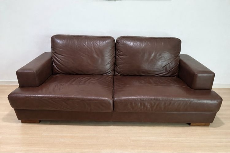 น้ำตาล 2 ที่นั่ง ขาย โซฟาหนังแท้ สภาพดีมาก Genuine leather sofa for sale