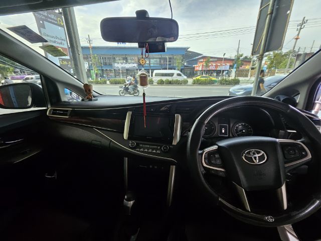 Toyota Innova 2018 2.8 Crysta V ดีเซล เกียร์อัตโนมัติ ขาว รูปที่ 4