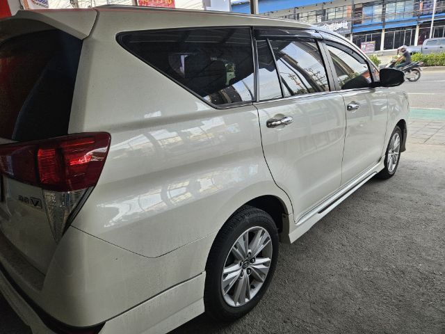 Toyota Innova 2018 2.8 Crysta V ดีเซล เกียร์อัตโนมัติ ขาว รูปที่ 3