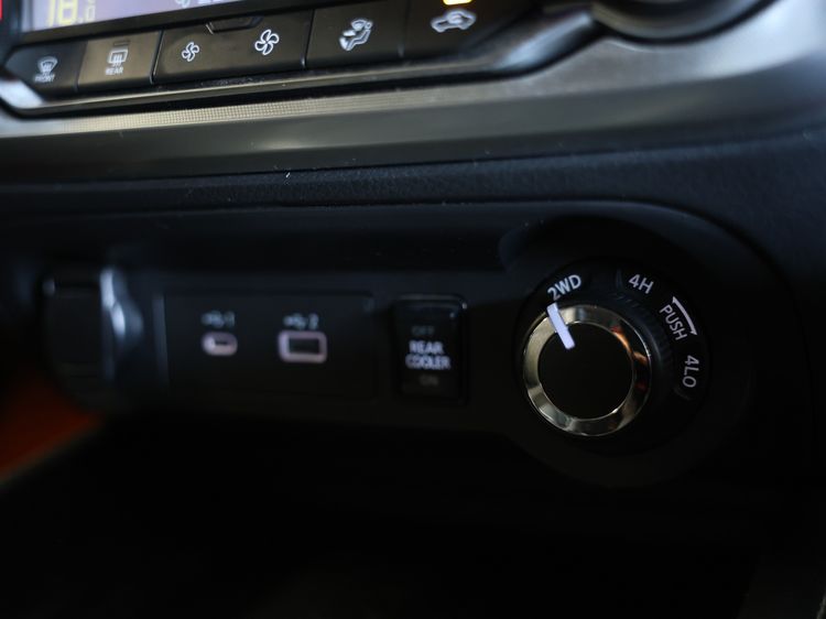 Nissan Terra 2023 2.3 VL 4WD Utility-car ดีเซล ไม่ติดแก๊ส เกียร์อัตโนมัติ ขาว รูปที่ 3