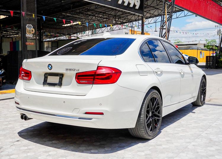 BMW Series 3 2018 320d Sedan ดีเซล ไม่ติดแก๊ส เกียร์อัตโนมัติ ขาว รูปที่ 4