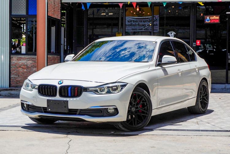 รถ BMW Series 3 320d สี ขาว