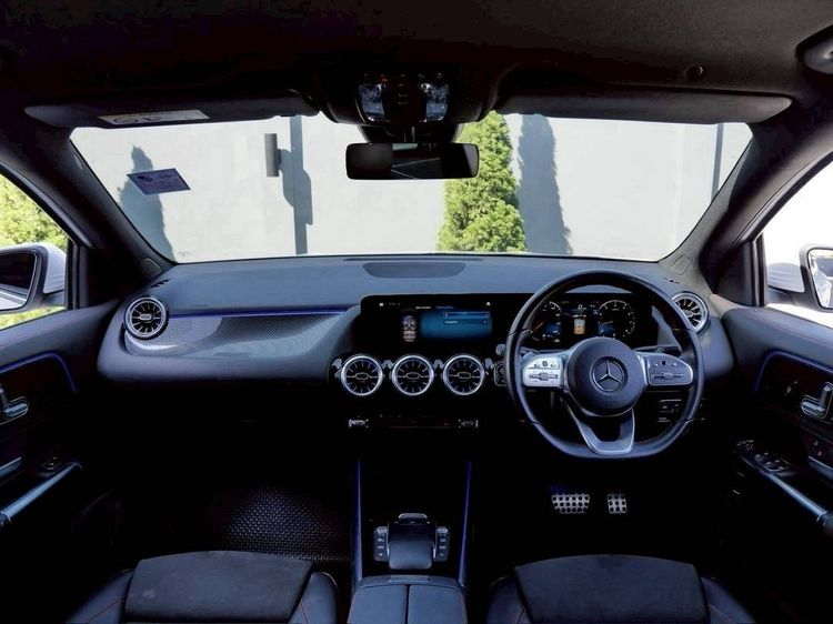 Mercedes-Benz GLA-Class 2021 GLA200 Sedan เบนซิน เกียร์อัตโนมัติ ขาว รูปที่ 4