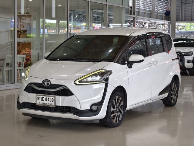 รถ Toyota Sienta 1.5 V สี ขาว
