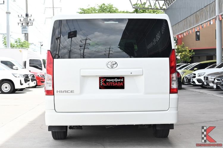 Toyota Hiace 2021 2.8 economy Van ดีเซล ไม่ติดแก๊ส เกียร์ธรรมดา ขาว รูปที่ 4