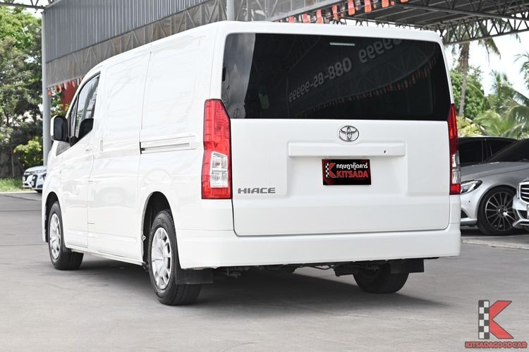 Toyota Hiace 2021 2.8 economy Van ดีเซล ไม่ติดแก๊ส เกียร์ธรรมดา ขาว รูปที่ 3