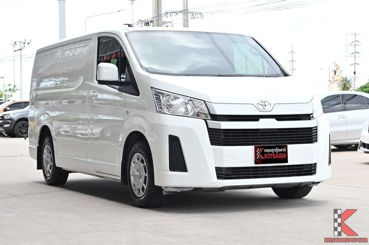 รถ Toyota Hiace 2.8 economy สี ขาว