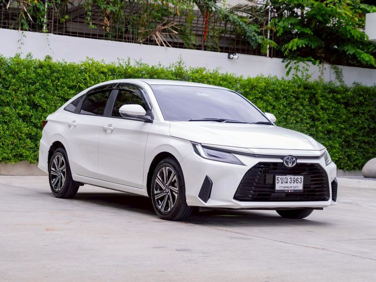Toyota Yaris ATIV 2024 1.2 Smart Sedan เบนซิน ไม่ติดแก๊ส เกียร์อัตโนมัติ ขาว