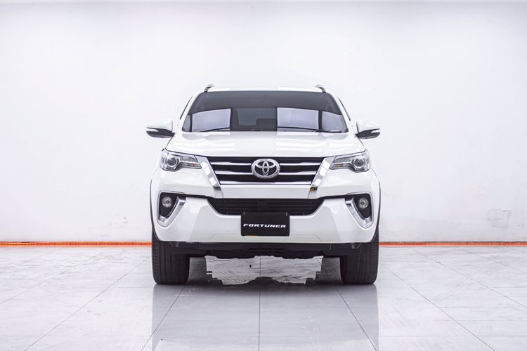 Toyota Fortuner 2017 2.4 V Utility-car ดีเซล ไม่ติดแก๊ส เกียร์อัตโนมัติ ขาว รูปที่ 4