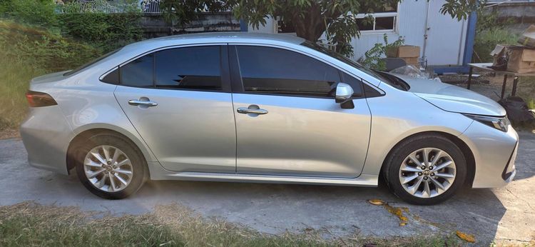 รถ Toyota Altis 1.6 G สี เทา