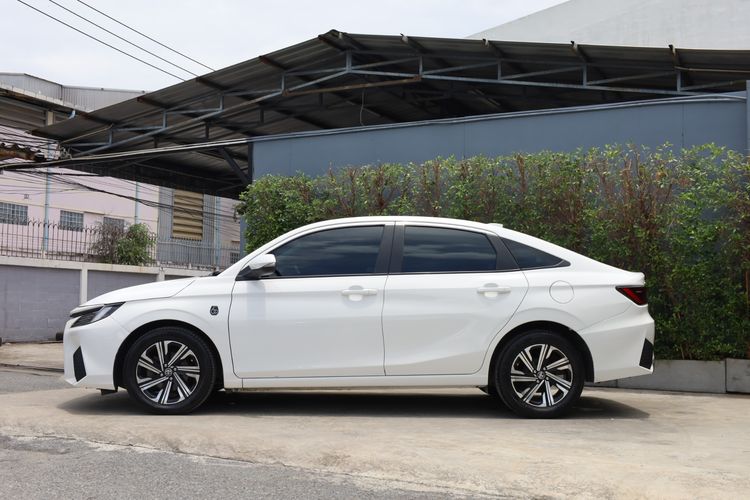 Toyota Yaris ATIV 2022 1.2 Smart Sedan เบนซิน ไม่ติดแก๊ส เกียร์อัตโนมัติ ขาว รูปที่ 3