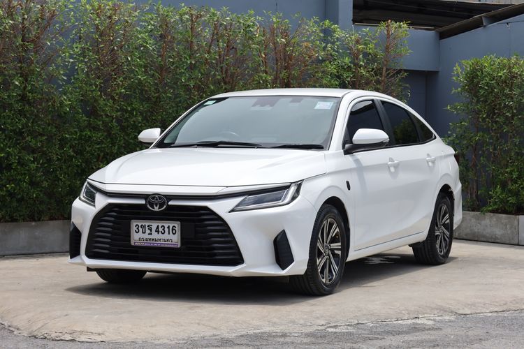 รถ Toyota Yaris ATIV 1.2 Smart สี ขาว