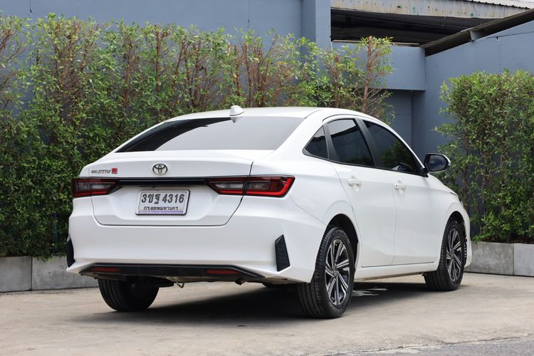 Toyota Yaris ATIV 2022 1.2 Smart Sedan เบนซิน ไม่ติดแก๊ส เกียร์อัตโนมัติ ขาว รูปที่ 4
