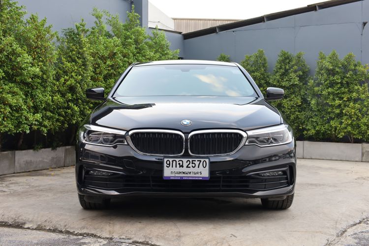 รถ BMW Series 5 530e สี ดำ