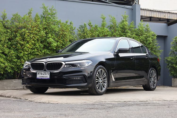 BMW Series 5 2018 530e Sedan ปลั๊กอินไฮบริด (PHEV) ไม่ติดแก๊ส เกียร์อัตโนมัติ ดำ