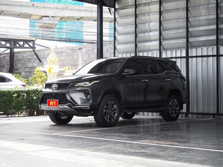 รถ Toyota Fortuner 2.4 Leader V สี เทา