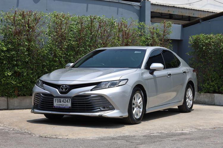 รถ Toyota Camry 2.0 G สี เทา