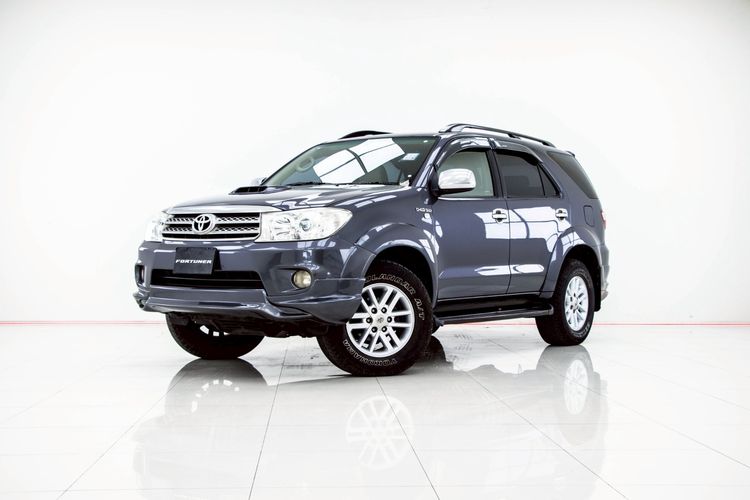 รถ Toyota Fortuner 3.0 V 4WD สี เทา