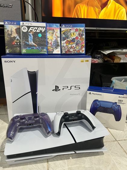 Sony เครื่องเกมส์โซนี่ เพลย์สเตชั่น PS5 (Playstation 5) เชื่อมต่อไร้สายได้ PLAYSTATION 5 SLIM DISC สีขาว 4 เกมส์ พร้อม 2 จอยแท้