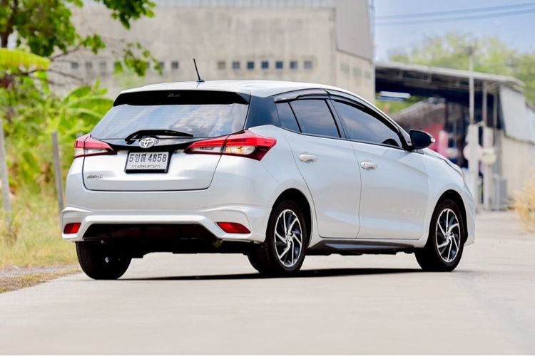 Toyota Yaris ATIV 2020 1.2 Sport Premium Utility-car เบนซิน ไม่ติดแก๊ส เกียร์อัตโนมัติ เทา รูปที่ 3