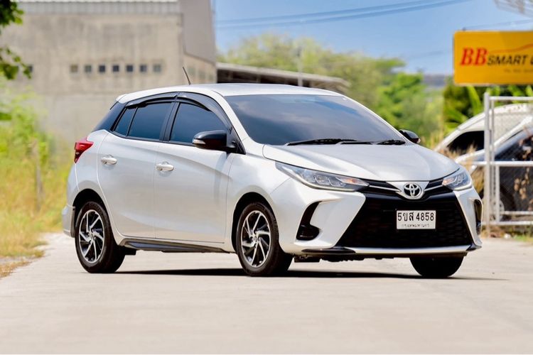 รถ Toyota Yaris ATIV 1.2 Sport Premium สี เทา
