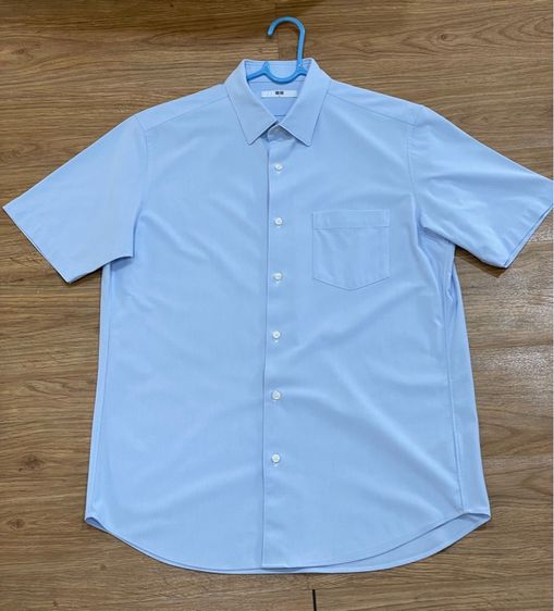 เสื้อเชิ้ตแขนสั้น (Uniqlo)