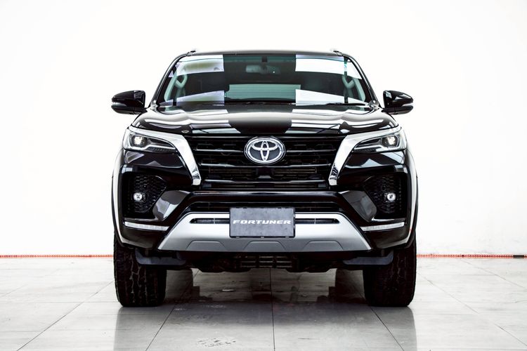 Toyota Fortuner 2021 2.4 V 4WD Utility-car ดีเซล ไม่ติดแก๊ส เกียร์อัตโนมัติ ดำ รูปที่ 4
