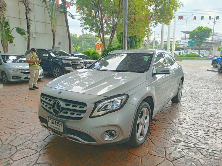 Mercedes-Benz GLA-Class 2017 GLA200 Utility-car เบนซิน ไม่ติดแก๊ส เกียร์อัตโนมัติ บรอนซ์เงิน รูปที่ 2