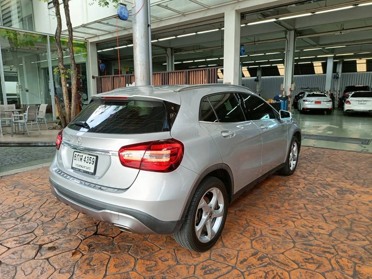 Mercedes-Benz GLA-Class 2017 GLA200 Utility-car เบนซิน ไม่ติดแก๊ส เกียร์อัตโนมัติ บรอนซ์เงิน รูปที่ 4