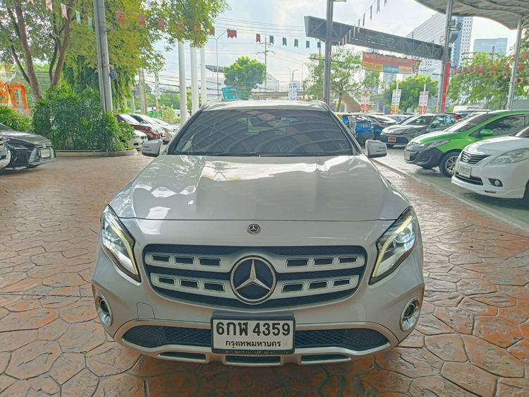 Mercedes-Benz GLA-Class 2017 GLA200 Utility-car เบนซิน ไม่ติดแก๊ส เกียร์อัตโนมัติ บรอนซ์เงิน รูปที่ 3
