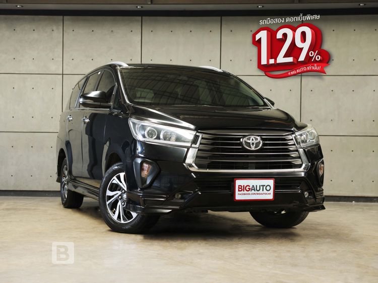 รถ Toyota Innova 2.8 Crysta สี ดำ