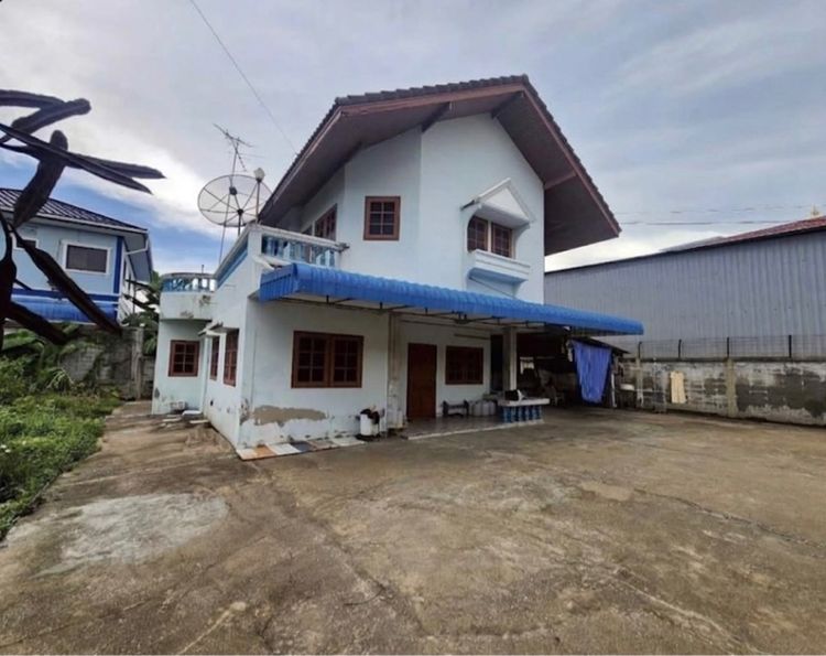 ขายบ้านพร้อมที่ดินเปล่า 196.6 ตรว