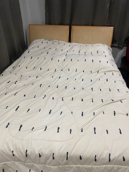 ขายเตียงนอน ขนาด 5 ฟุตพร้อมฟูกและตู้เสื้อผ้า 4 บานยี่ห้อKoncept รูปที่ 2