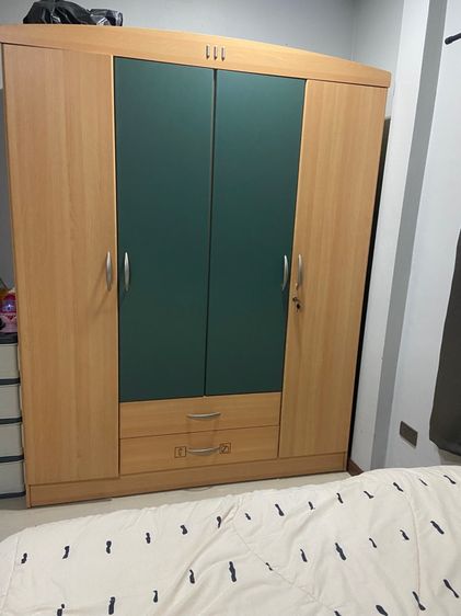 ขายเตียงนอน ขนาด 5 ฟุตพร้อมฟูกและตู้เสื้อผ้า 4 บานยี่ห้อKoncept รูปที่ 4
