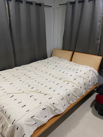ควีน ขายเตียงนอน ขนาด 5 ฟุตพร้อมฟูกและตู้เสื้อผ้า 4 บานยี่ห้อKoncept