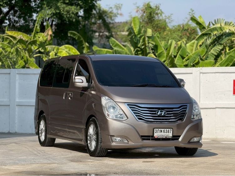 รถ Hyundai Grand Starex 2.5 VIP สี น้ำตาล