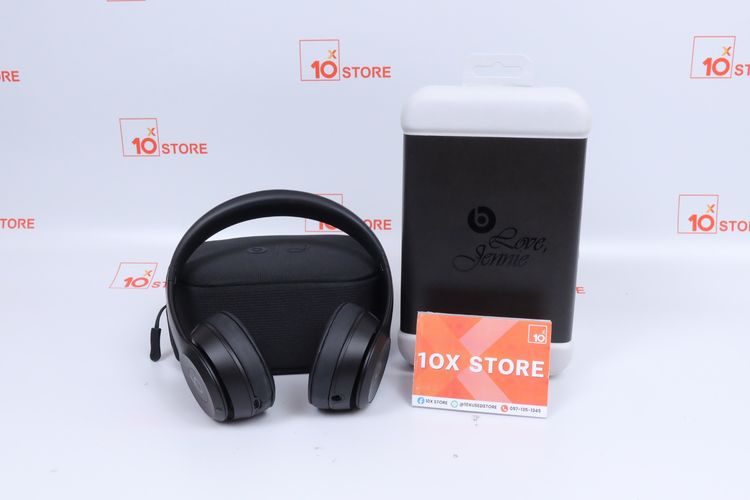 Beats Solo 4 JENNIE Special Edition