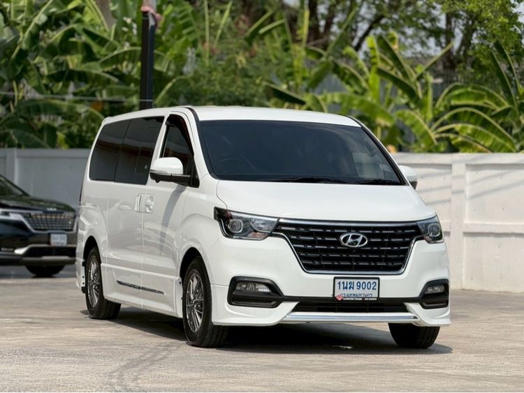 2019 HYUNDAI H1 2.5 DELUXE โฉม ปี18-ปัจจุบัน สีขาว เกียร์ออโต้ เครื่องดีเซล