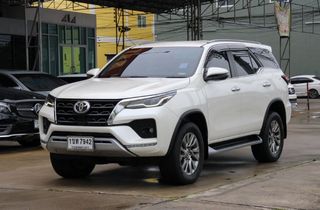 2020 Toyota FORTUNER 2.4 (ปี 15-25) V 4WD SUV

