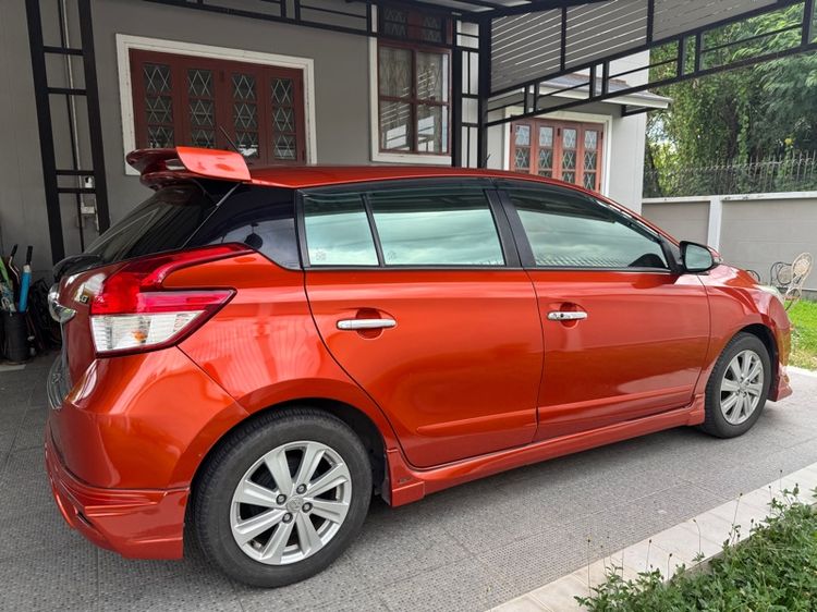 รถ Toyota Yaris 1.2 G สี ส้ม