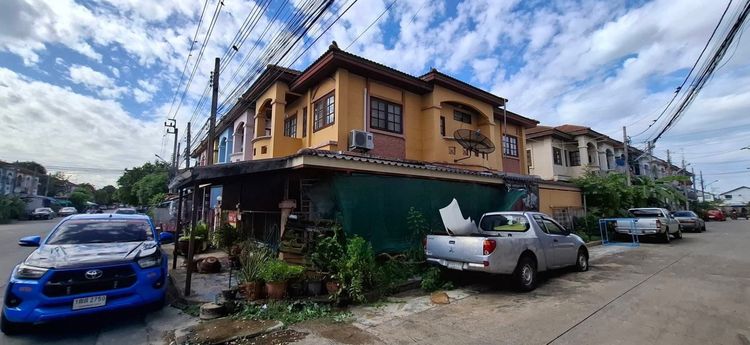 บ้านหัวมุม เเถวบางบัวทอง