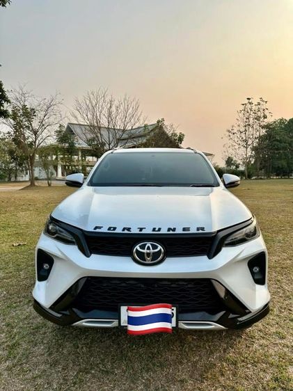 รถ Toyota Fortuner 2.4 Leader G สี ขาว