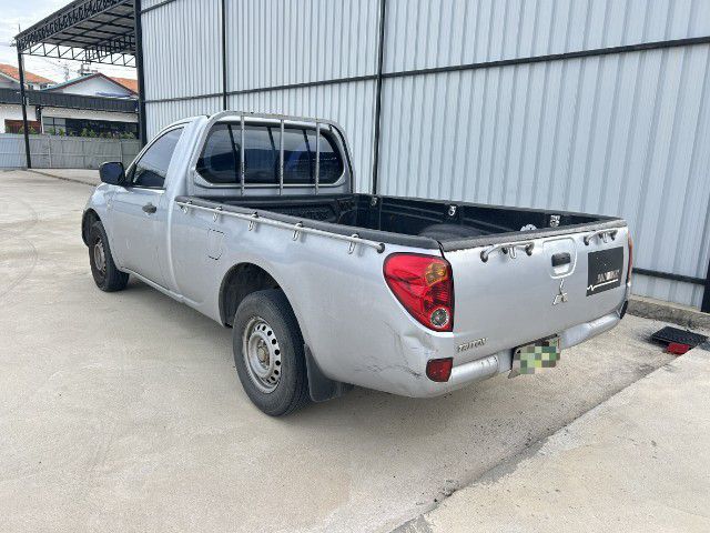 Mitsubishi Triton 2013 2.4 GL Pickup เบนซิน ไม่ติดแก๊ส เกียร์ธรรมดา บรอนซ์เงิน รูปที่ 2