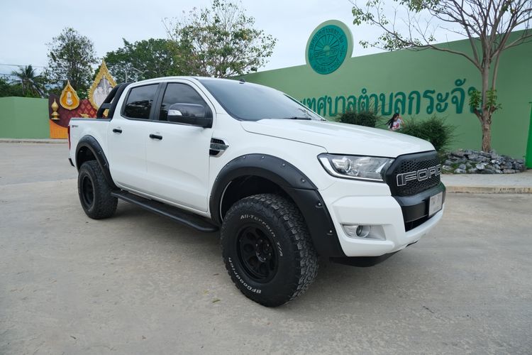 รถ Ford Ranger 2.2 Hi-Rider XLT สี ขาว