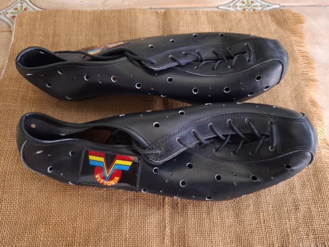 รองเท้าจักรยานวินเทจ Vittoria สภาพดี Size 42 ครึ่ง รูปที่ 2