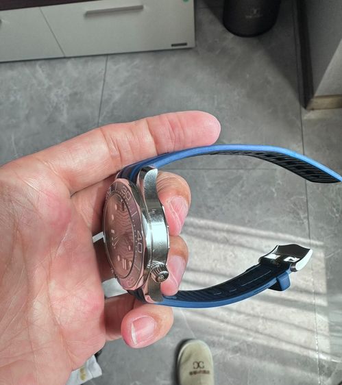 นาฬิกา Omega Seamaster 300M รุ่นใหม่ สีเทา-น้ำเงิน สายยาง รูปที่ 2