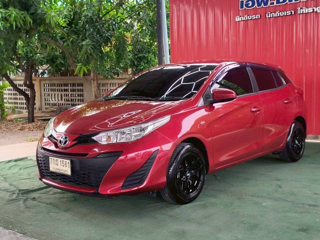 Toyota Yaris ATIV 2017 1.2 J Sedan เบนซิน ไม่ติดแก๊ส เกียร์อัตโนมัติ แดง รูปที่ 3