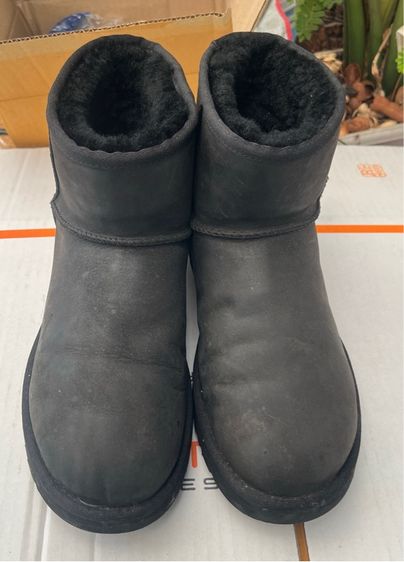 รองเท้า UGG